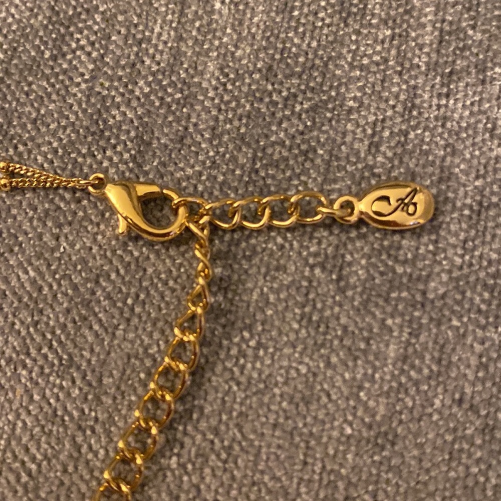 Gold Pendant Necklace - Picture 4 of 5
